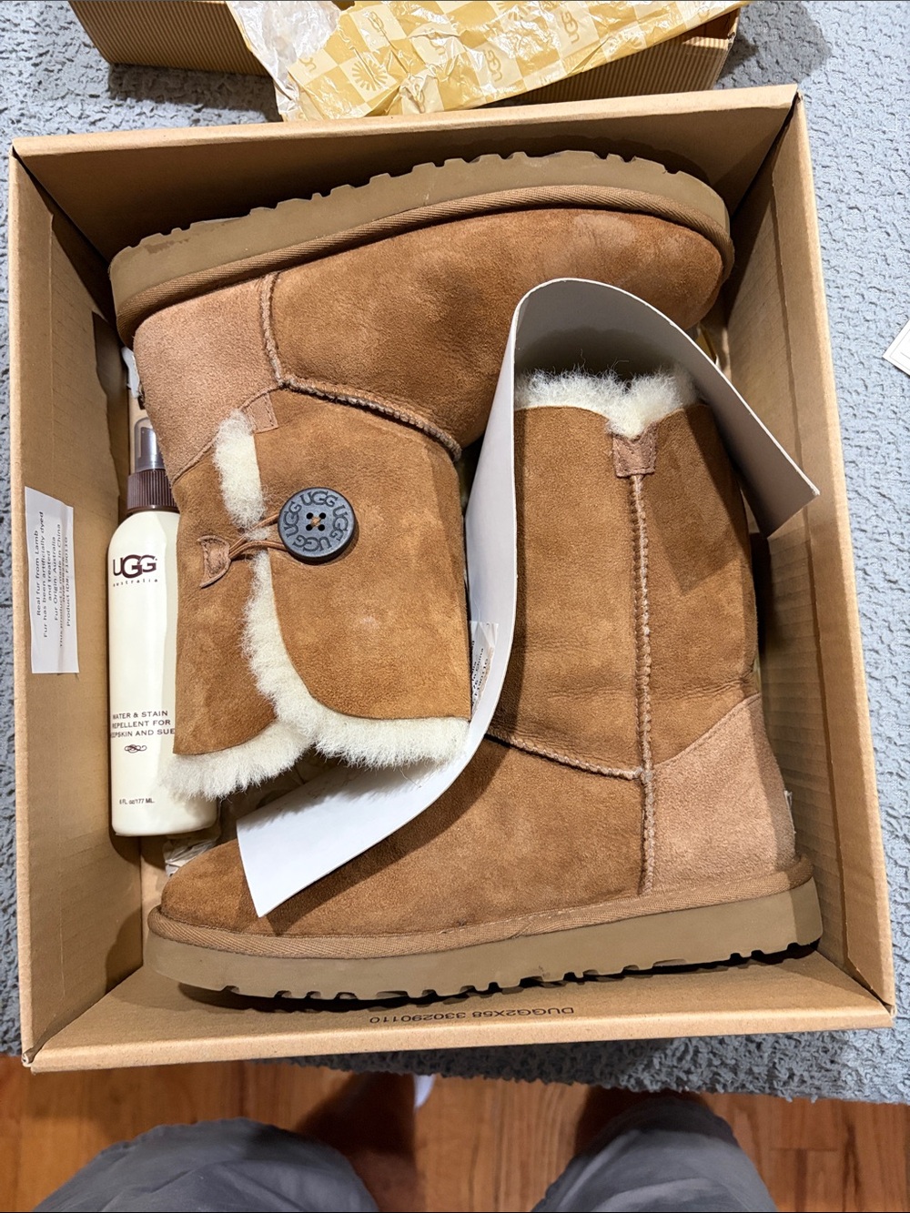 UGG Australia W Bailey Button Boots Chestnut 5803 size 7